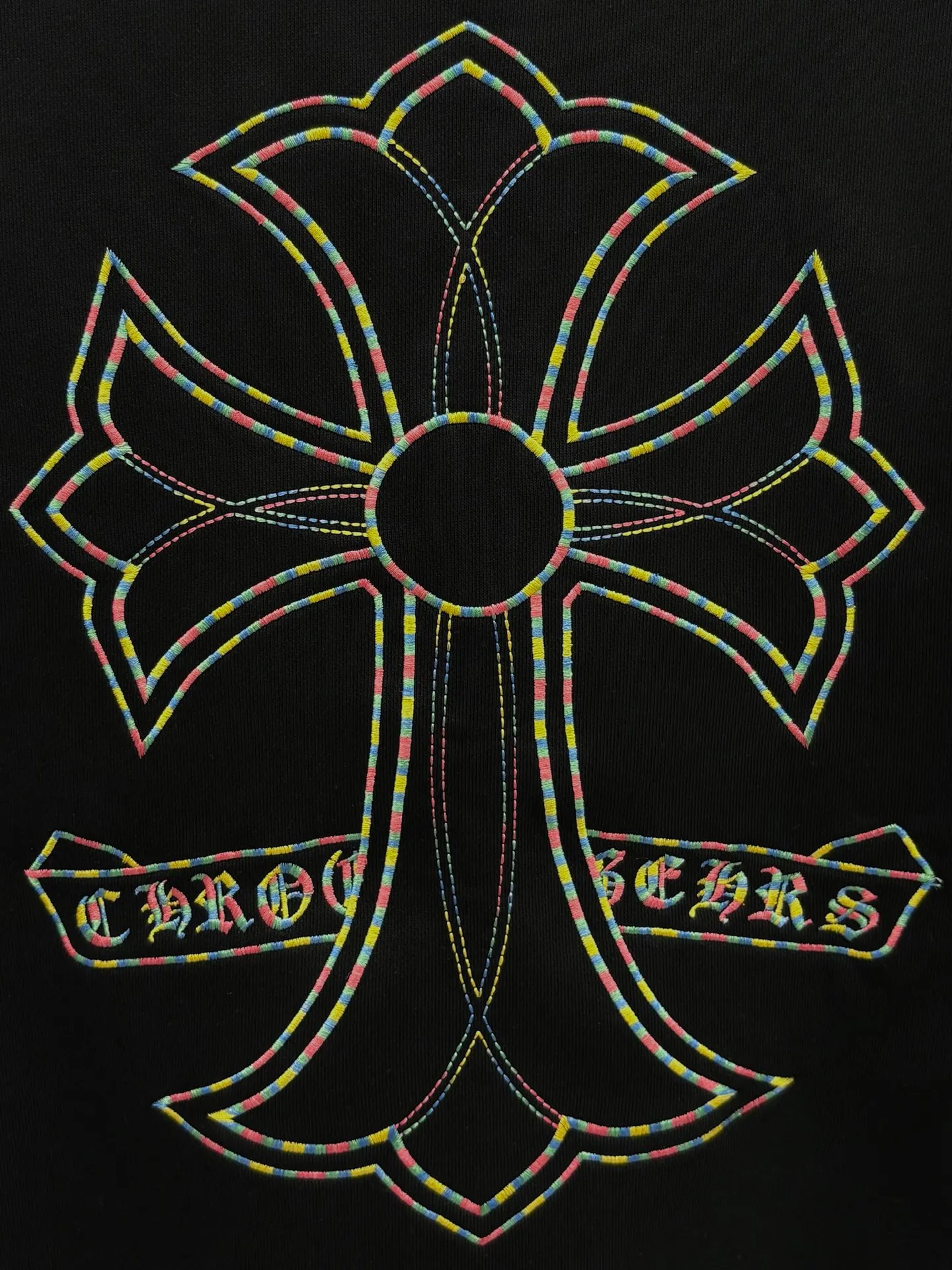 P250 [High Quality] Chrome Hearts Embroidery🪡Cross + Horseshoe‼ ️Round neck sweatshirt *Customized 420g terry cotton fabric, the fabric is soft, skin-friendly and comfortable *Embroidery process: front cross + rivet embroidery *A very simple and elegant classic continuation. It is unparalleled in terms of upper body comfort, interpreting your luxury and taste, and creating your fashion style and charm. Three complete standards. Same style for men and women. 𝐂𝐎𝐋𝐎𝐔𝐑: Black/White 𝐒𝐈𝐙𝐄: S-XL